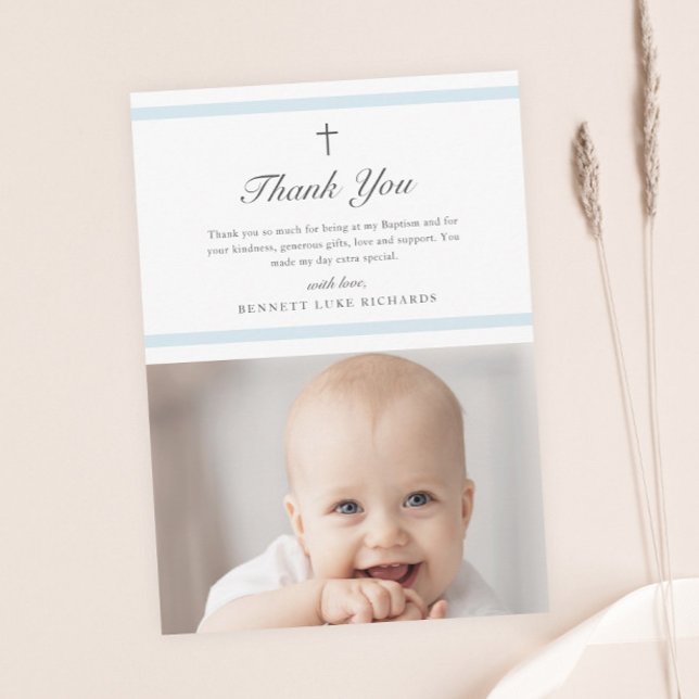 Moderne Elegance Boys Taufe Vielen Dank Postkarte (Simple boys photo baptism thank you postcard.)
