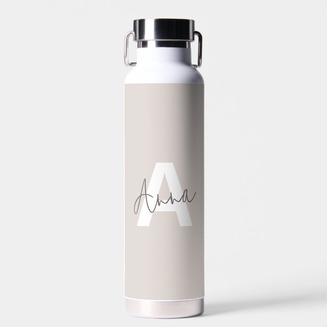 Moderne elegante Beige Monogram Custom Initial Trinkflasche (Vorne)