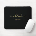 Moderne elegante Black Gold Monogram Script Girly Mousepad<br><div class="desc">Moderne elegante Black Gold Monogram Script Girly Mouse Pad. Personalisieren Sie dieses elegante mit Monogramm Mauspad-Design mit Ihrem Namen in einer schicken,  trendigen und geistlichen Schrift. Perfektes Geschenk für sie.</div>
