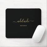 Moderne elegante Black Gold Monogram Script Girly Mousepad<br><div class="desc">Moderne elegante Black Gold Monogram Script Girly Mouse Pad. Personalisieren Sie dieses elegante mit Monogramm Mauspad-Design mit Ihrem Namen in einer schicken,  trendigen und geistlichen Schrift. Perfektes Geschenk für sie.</div>