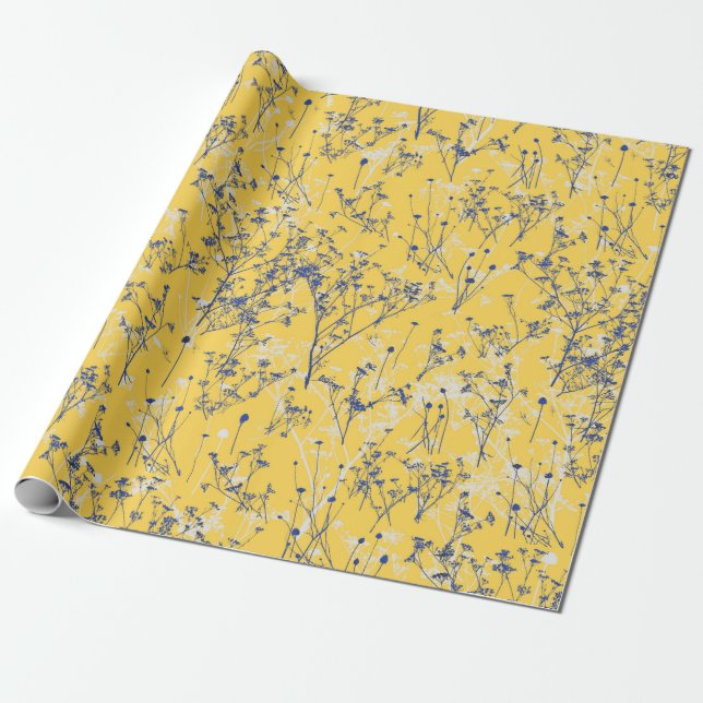 Moderne, elegante blaue Wildblumen auf Mustard Yel Geschenkpapier (Ungerollt)