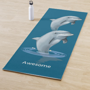 Moderne elegante Delfine und Text auf Ozeanblau Yogamatte