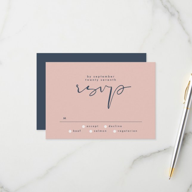 Moderne elegante Dusty Rose Navy Blue Wedding RSVP Karte (Vorderseite/Rückseite Beispiel)