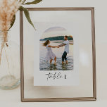 Moderne elegante Foto-Tischnummern Tischnummer<br><div class="desc">Eine elegante, moderne Tischnummer mit einem schönen kalligraphischen Schriftart und minimalistischem Design. Editieren Sie die meisten Texte und alle Farben, damit diese Foto-Tischnummer Ihren Anforderungen und Ihrem persönlichen Stil entspricht // Für passende Artikel besuchen Sie bitte die "ALICE"-Kollektion im Shop Sincerely By Nicole Zazzle. * Wenn Ihnen dieses Design gefällt,...</div>