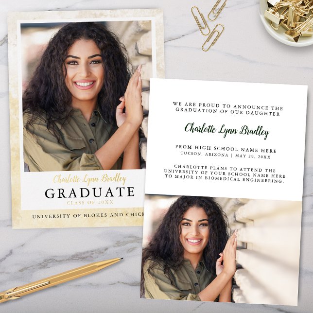 Moderne Elegante Gold Abschluss Ankündigung (Elegant gold marble with gold foil graduation announcements for high school college or university)