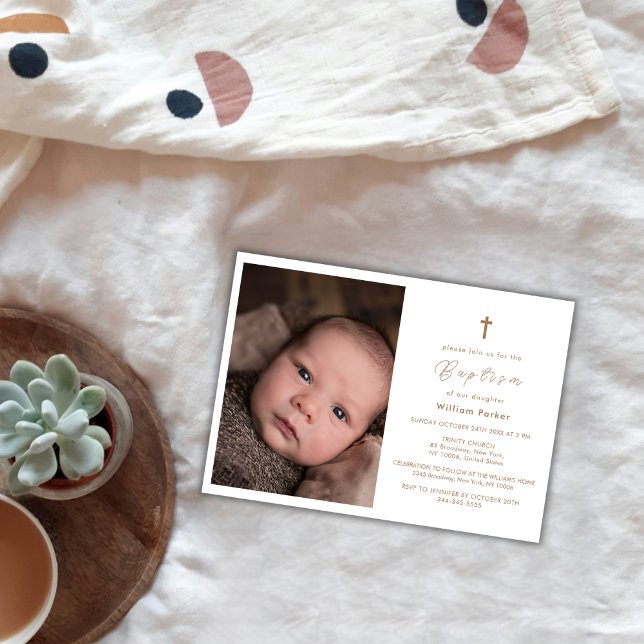 Moderne elegante Gold Cross Baby Foto Taufe Einladung (Modern Elegant Gold Cross Baby Photo Baptism Invitation)