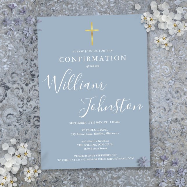 Moderne elegante Gold Cross Dusty Blue Bestätigung Einladung (Modern Elegant Gold Cross Dusty Blue Confirmation Invitation)