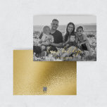 Moderne Elegante Gold Foil Foto Happy Holidays<br><div class="desc">Diese moderne,  elegante Ferienkarte besticht durch ein minimalistisches Design,  einen eleganten Script-Schriftart und eine echte Goldfolie. Ersetzen Sie das Foto auf der Vorderseite durch Ihr eigenes. Die Rückseite ist ein Bild (nicht echte Goldfolie). Karo andere Artikel in der "Holidays" Kollektion.</div>