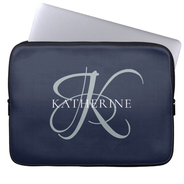Moderne elegante Monogram Script Navy Blue Laptopschutzhülle (Vorderseite)