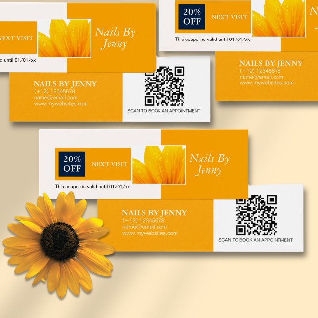 Moderne elegante Orange White Floral Nails Ermäßig (Von Creator hochgeladen)