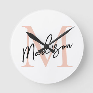 Moderne elegante roségoldene personalisierte Monog Runde Wanduhr