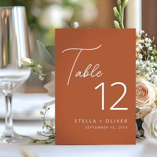 Moderne Elegante Rustikale Terracotta Script Weddi Tischnummer (Modern Elegant Rustic Terracotta Script Wedding Table Number)