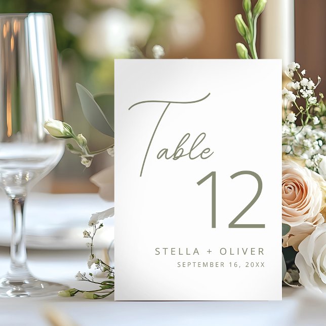 Moderne elegante salbeigrüne Schrift Hochzeit Tischnummer (Modern Elegant Sage Green Script Wedding Table Number)