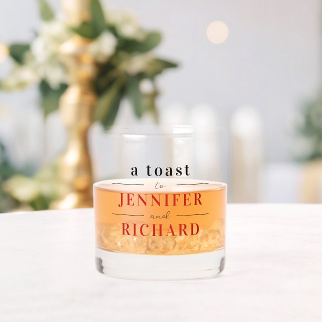 Moderne elegante Schwarz-Rot-Toast-Namen Hochzeit Whiskyglas (Insitu (Hochzeit))