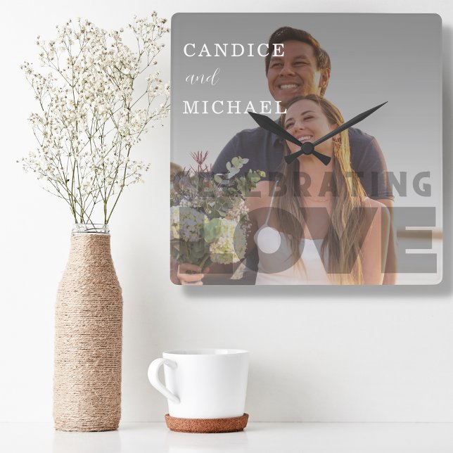 Moderne, elegante Schwarz-Weiß-Foto-Hochzeit Quadratische Wanduhr (Von Creator hochgeladen)