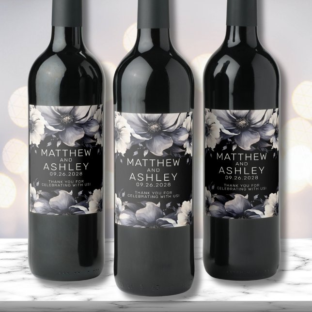 Moderne, elegante Schwarz-weiße Hochzeit mit Flora Weinetikett (Modern Elegant Floral Black White Wedding Wine Label)