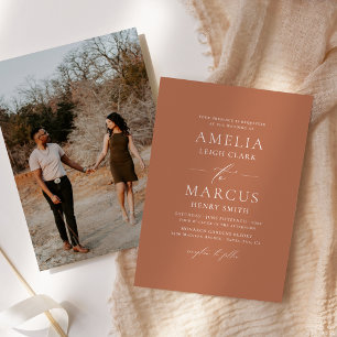 Moderne, elegante Script-Clay-Hochzeit Einladung