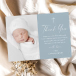 Moderne, elegante Script Dusty Blue Foto Taufe Dankeskarte<br><div class="desc">Moderne elegante Script Dusty Blue Foto Taufe Danke Karte. Klicken Sie auf die Schaltfläche Personalisieren,  um dieses Design mit Ihren Details anzupassen. Um die Farben und Schriften zu ändern,  wählen Sie dieses Design weiter bearbeiten,  um zusätzliche Optionen für die Anpassung zu öffnen.</div>