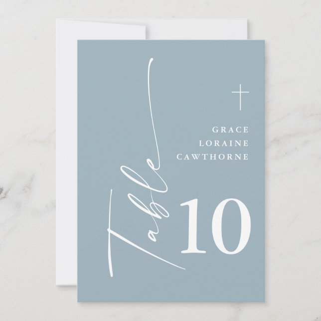 Moderne, elegante Script Dusty Blue Tischnummern (Vorderseite)