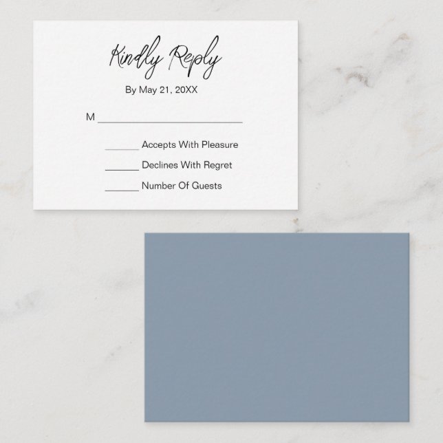 Moderne elegante Script Dusty Blue White RSVP Card Begleitkarte (Vorne/Hinten)