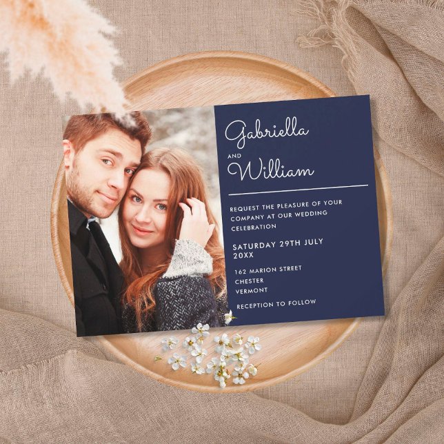 Moderne, elegante Script Navy Blue Foto Hochzeit Einladung (Von Creator hochgeladen)