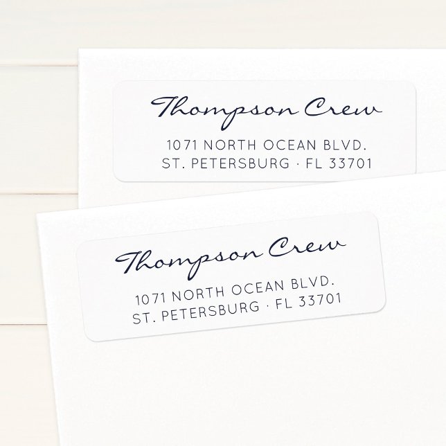 Moderne, elegante Script Navy Blue Rücksendeadress (Simple, nautical return address label. Modern, elegant script return address label in navy blue.)