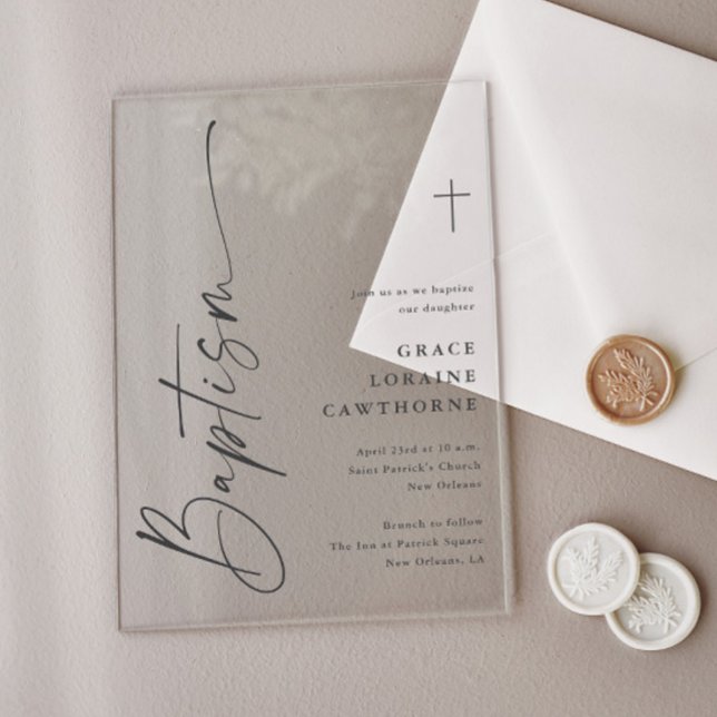 Moderne elegante Script-Taufe Acryleinladungen (Modern handwritten script gender neutral baptism invitation.)