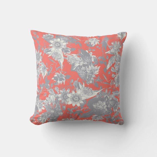 Moderne elegante Silver Gray Coral Passion Blume Kissen (Vorderseite)
