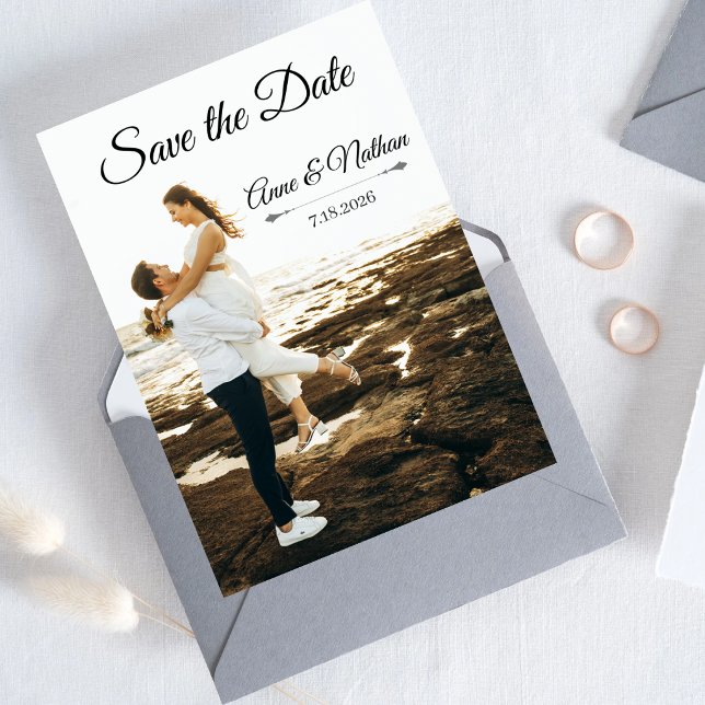 Moderne elegante Skript-Foto-Hochzeit Save The Date (Von Creator hochgeladen)