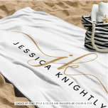 Moderne, elegante Skriptmonogramm-Initialen Strandtuch<br><div class="desc">Personalisiertes, modernes Strandtuch mit einfachen, extravaganten Schriftzeichen oder Monogramm und Namen in der Farbkombination (in Gold und Schwarz vor einem bearbeitbaren weißen Hintergrund dargestellt) für ein stilvolles Aussehen. ÄNDERUNGEN: Ändern Sie die Hintergrundfarbe, wählen Sie einen stylierten Grafikhintergrund oder ändern Sie den Stil, die Farbe, die Größe und die Platzierung des...</div>