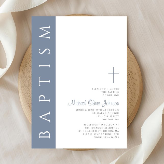 Moderne elegante Taufe des Blauen Kreuzes Einladung (Modern Elegant Dusty Blue Cross Baptism Invitation)