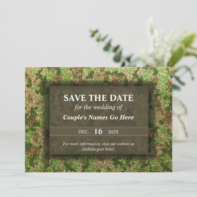 Moderne Elegante Verlobung der Camouflage Glitzer  Save The Date (Stehend Vorderseite)