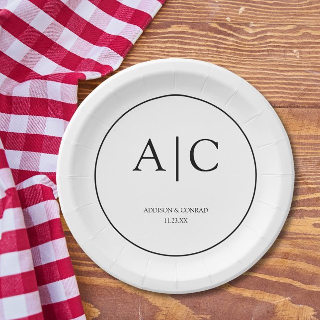Moderne, elegante White Monogram Wedding Round Pappteller (Von Creator hochgeladen)