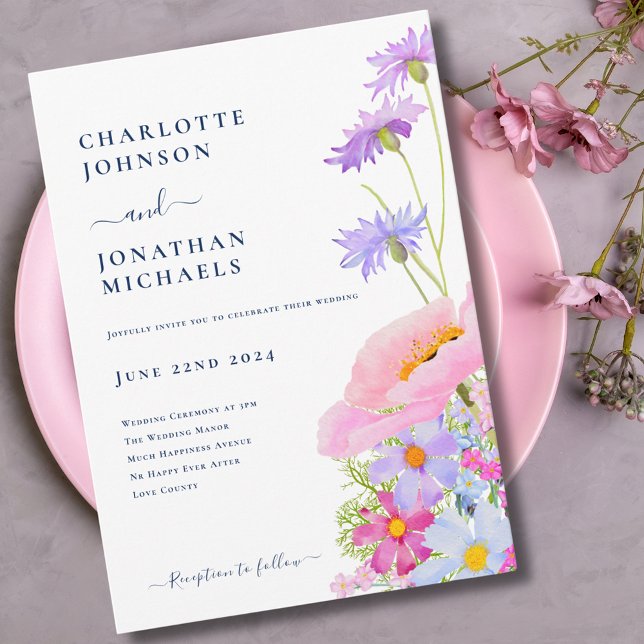 Moderne Elegante Wildblume Wasserfarbenhochzeit Einladung (Elegant watercolor wildflower summer floral wedding invitation in pastel colors pink lilac blue)