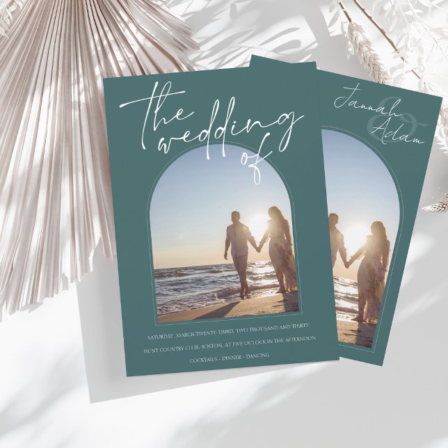 Moderne Emerald Green Arch Initial Foto Wedding Einladung (Von Creator hochgeladen)
