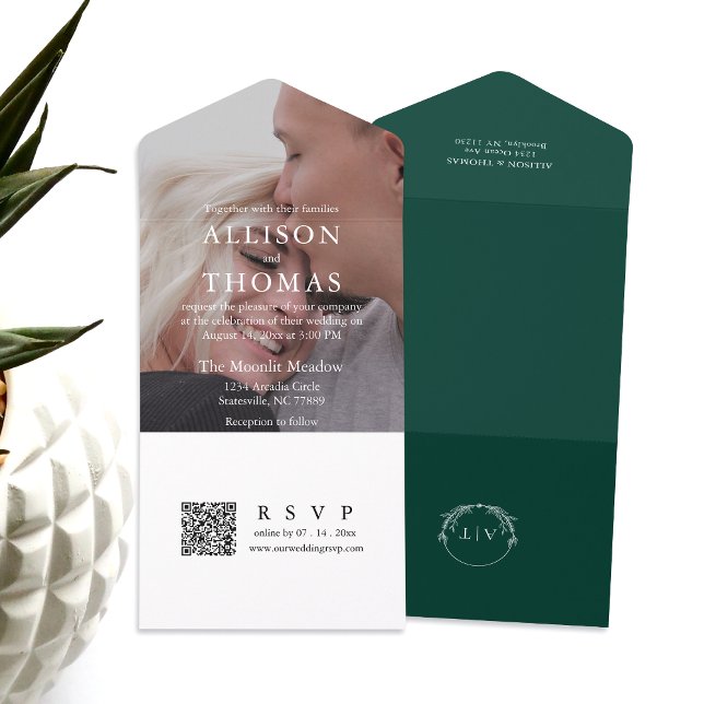 Moderne Emerald Green QR Code Monogram Wedding All In One Einladung (Simplify your wedding with our all-in-one invitation – convenience and beauty in a single card.)