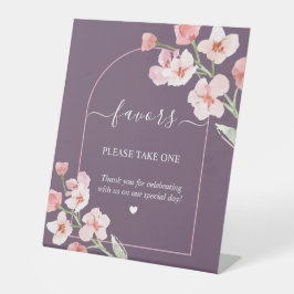 Moderne, erdfarbene Blumenarschenfavoriten Sockelschild