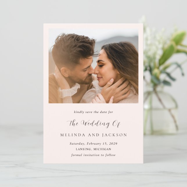 Moderne erdige neutrale Foto-Hochzeit Save The Date (Stehend Vorderseite)