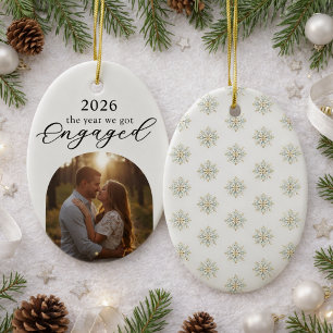 Moderne erste Weihnachts-Verlobungsfotos-Milestone Keramik Ornament