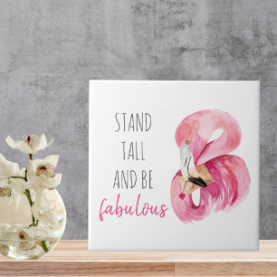 Moderne exotische Flamingos stehen hoch und sind f Fliese