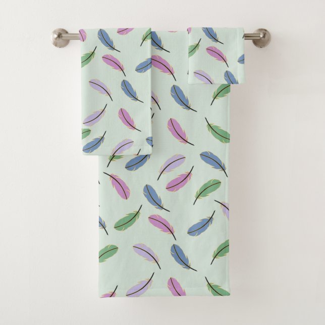Moderne Fallfeathers Pastel Blue Badhandtuch Set (Insitu)