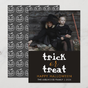 Moderne Familienfoto-Streich oder Streichel-Hallow Feiertagskarte