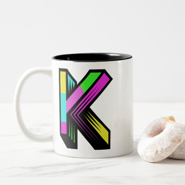 Moderne farbenfrohe Initial K Tasse (Mit Donut)