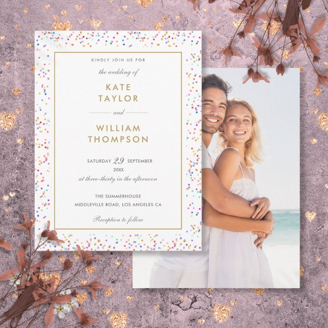 Moderne farbenfrohe Rainbow Confetti Foto Wedding Einladungspostkarte (Modern Colorful Rainbow Confetti Photo Wedding Invitation Postcard)