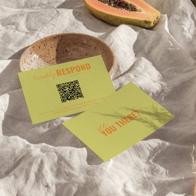 Moderne farbenfrohe Retro QR Code Whimsical Weddin RSVP Karte (Von Creator hochgeladen)