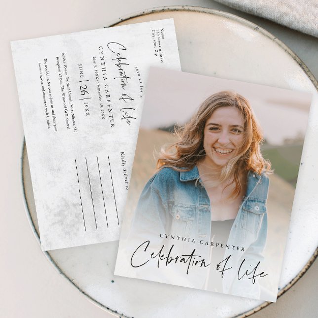 Moderne Feier zur Gedenkfeier des Lebens Postkarte (Modern handwritten script celebration of life photo memorial postcard.)