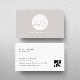 Moderne feminine beige Monogramm-QR-Code Visitenkarte