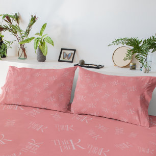 Moderne fett gedruckte Think-Pink-Typografie Kissenbezug