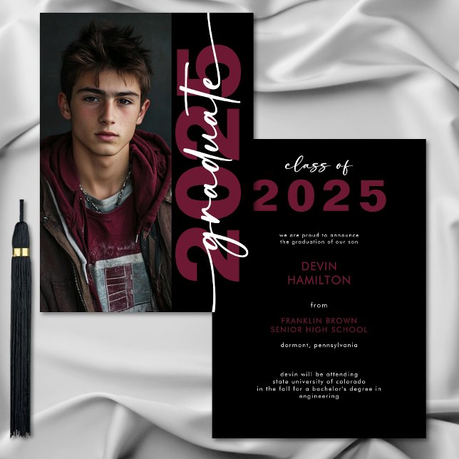 Moderne fette Maroon Typografy Grad Ankündigung (Modern Bold Maroon Typography Grad Announcement)