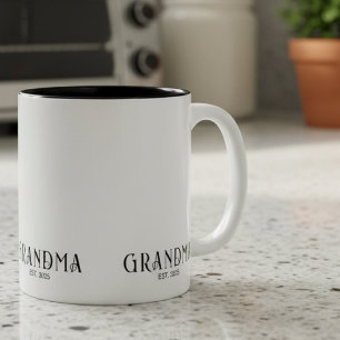 Moderne fettgedruckte Schriftart Established Oma Zweifarbige Tasse